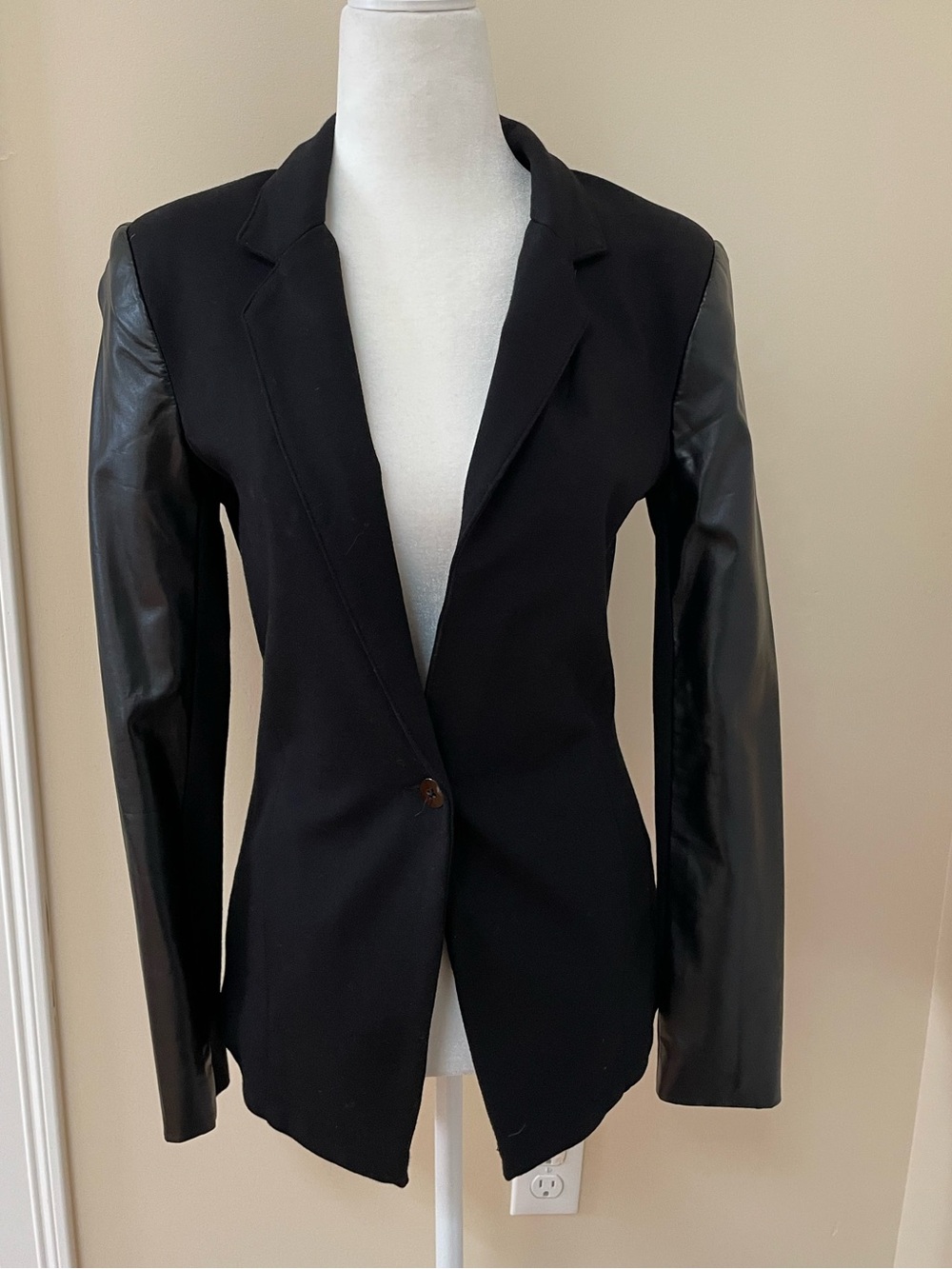 Kenneth Cole New York Black Blazer Faux Leather Sleeves Size 4